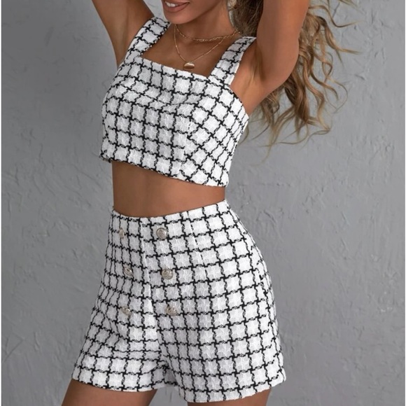 Plaid Print
Button Detail Tweed Shorts Style 25 - Picture 2 of 7